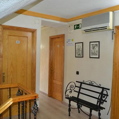 Hostal Don Juan I Алькала-де-Енарес Екстер'єр фото