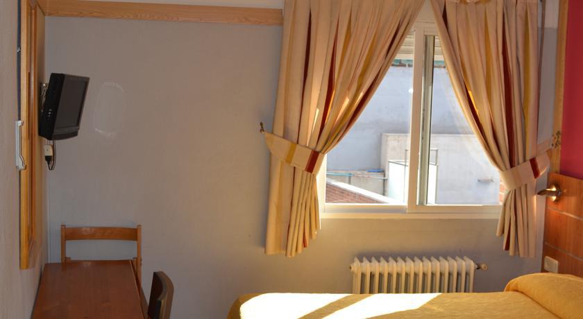 Hostal Don Juan I Алькала-де-Енарес Номер фото