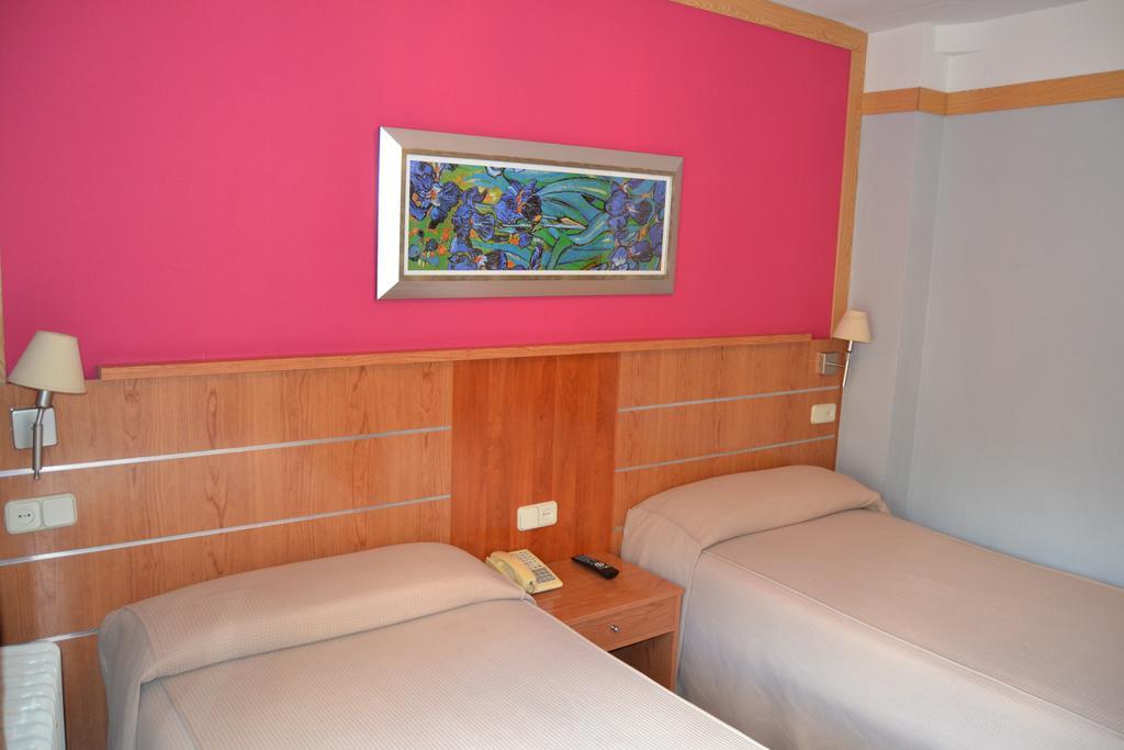 Hostal Don Juan I Алькала-де-Енарес Номер фото