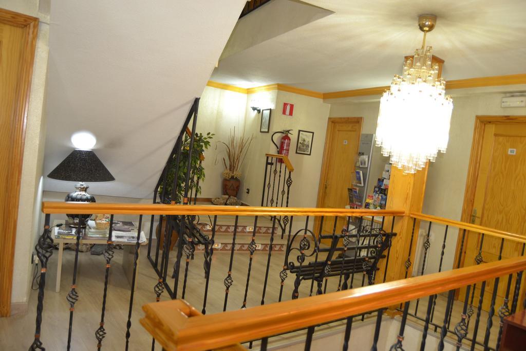 Hostal Don Juan I Алькала-де-Енарес Екстер'єр фото