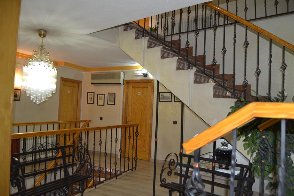 Hostal Don Juan I Алькала-де-Енарес Екстер'єр фото