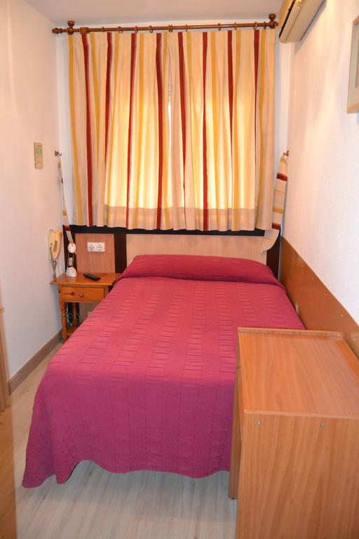 Hostal Don Juan I Алькала-де-Енарес Екстер'єр фото