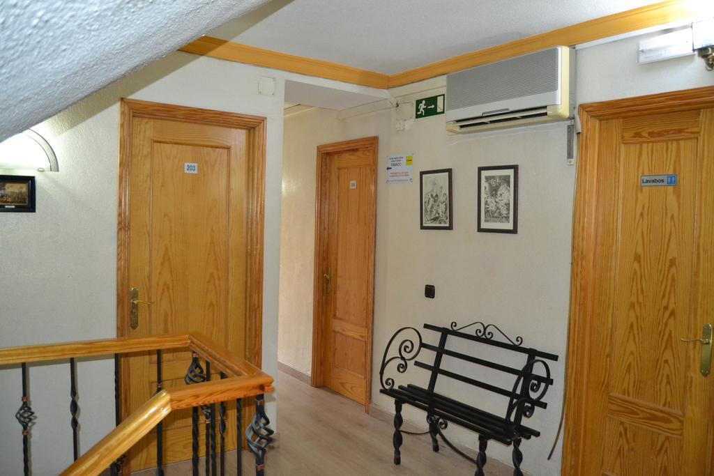 Hostal Don Juan I Алькала-де-Енарес Екстер'єр фото