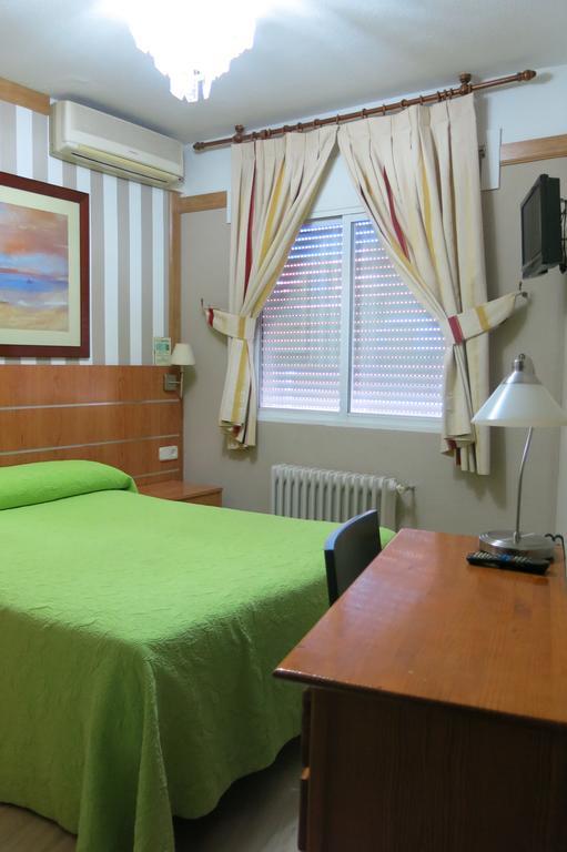 Hostal Don Juan I Алькала-де-Енарес Екстер'єр фото